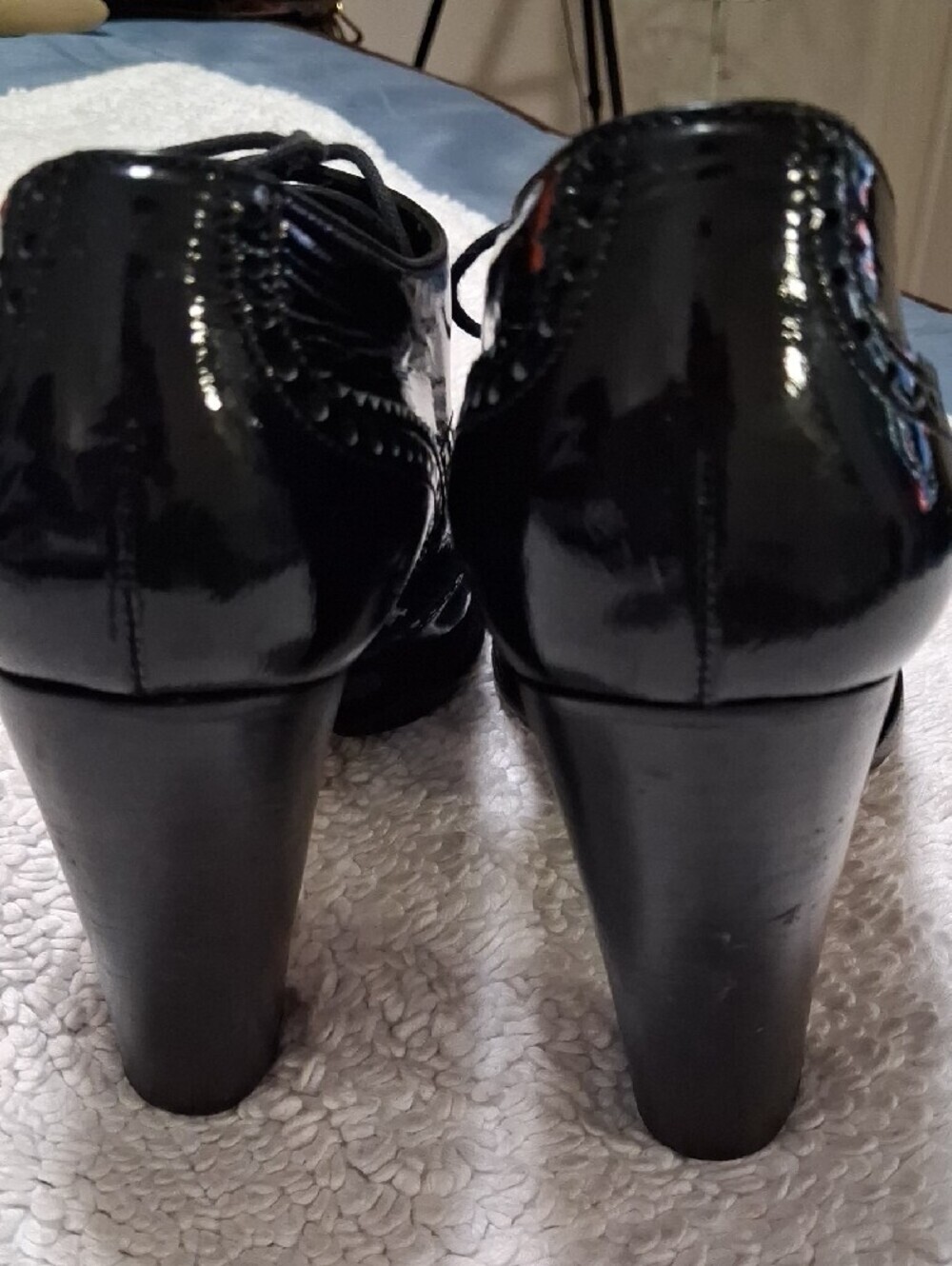 Moschino Black Patent Leather Lace-Up Heeled Brogues - Picture 6 of 13